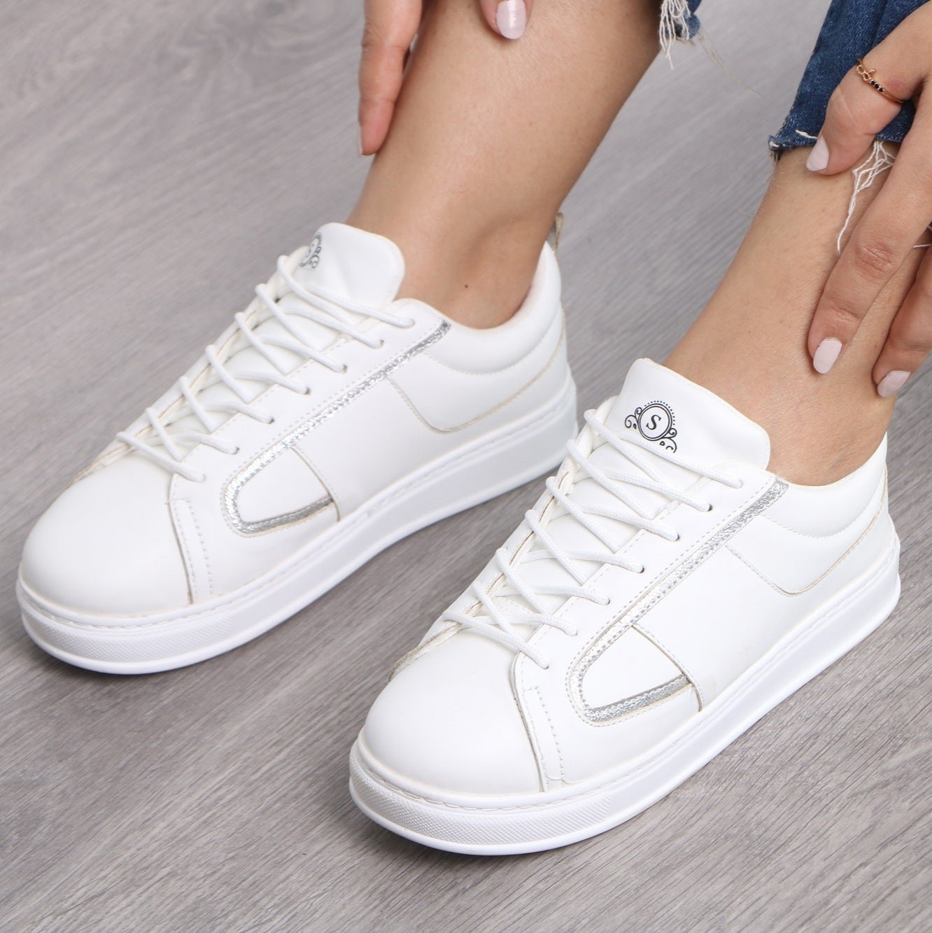 Women's Sneakers 4084