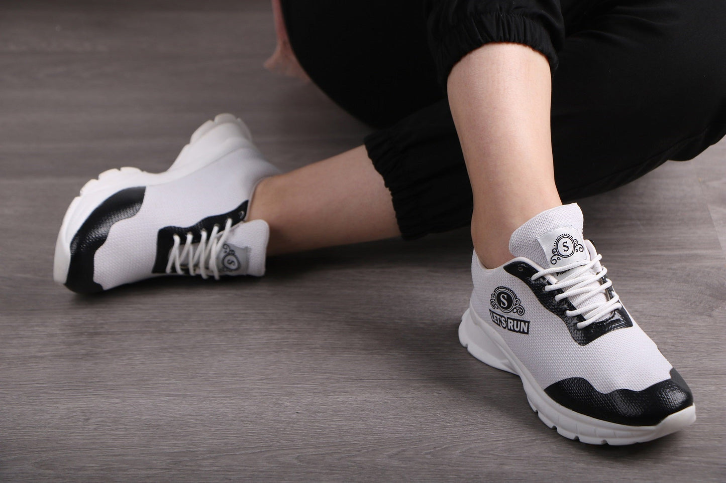 Women's Sneakers - 2089